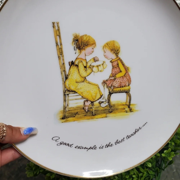 Holly Hobbie Porcelain Collectors Plate "A Good Example is the Best Teacher.." - Picture 3 of 4